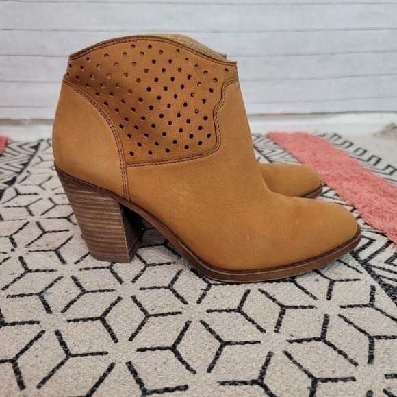 LUCKY BRAND ELLER CAMEL TAN HEELED BOOTIES, SZ 7.5 - Picture 9 of 12